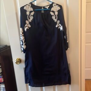 Crown and Ivy. Elegant Navy Blue Dress with White Embroidery. XS.